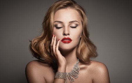 Half Image List Post With Left Sidebar