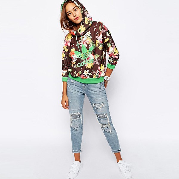 Women smock flowers