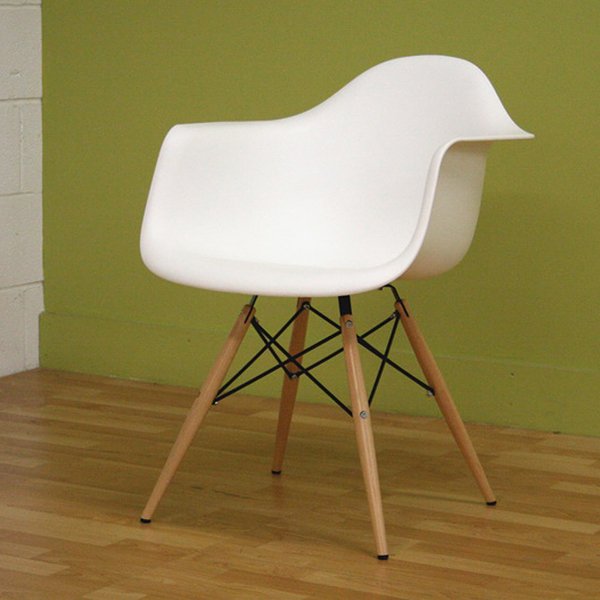 Retro-classic White Accent Chairs