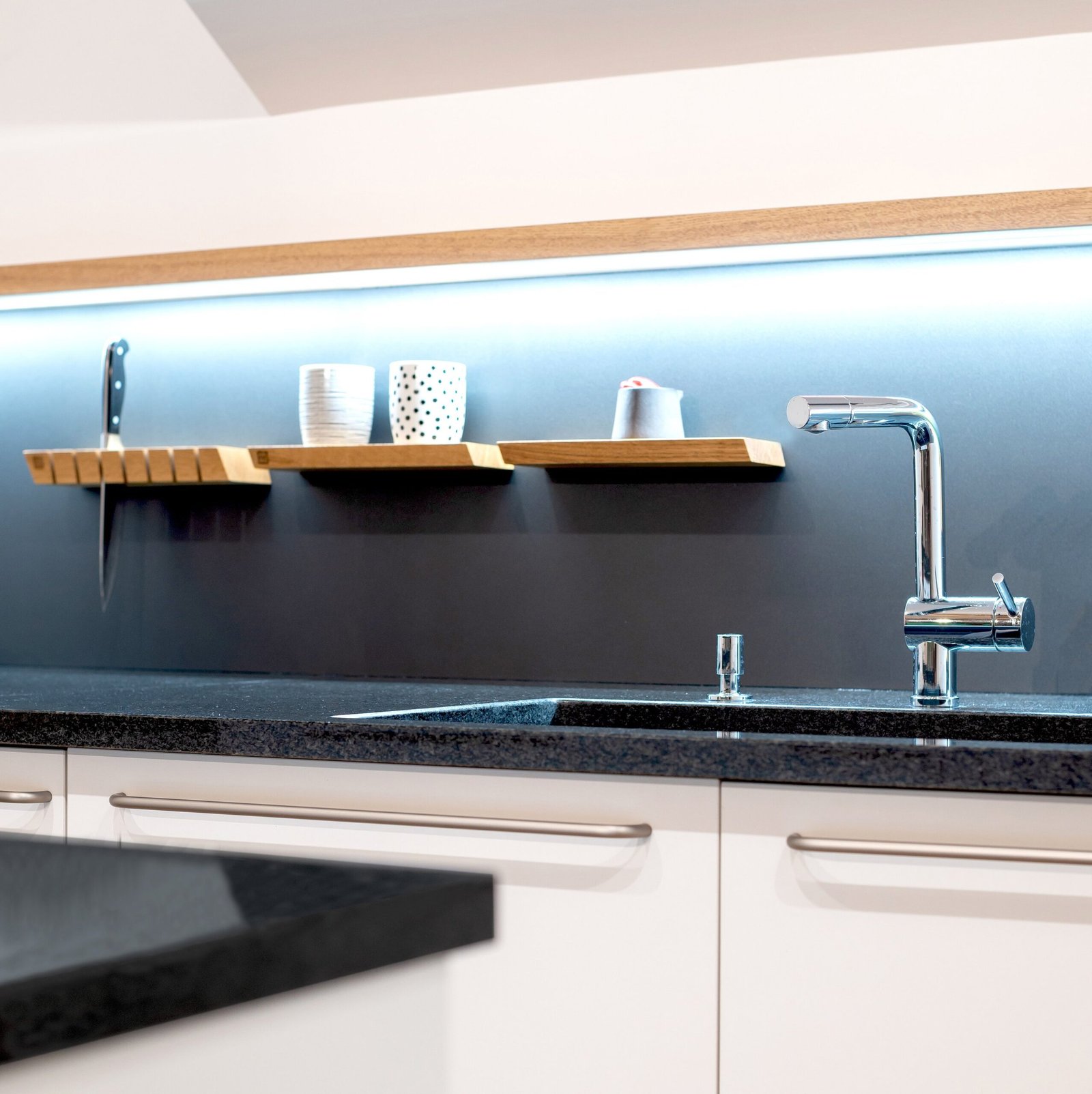Magnetic Knife Holder - Image 9